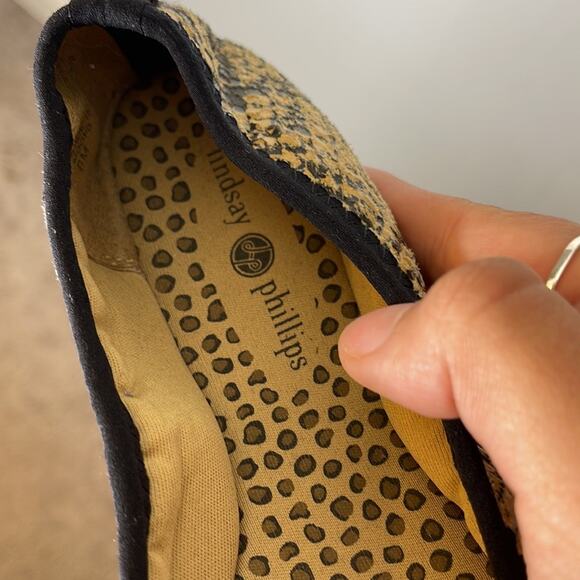 LINDSAY PHILLIPS Tan and Black Floral Applique Patterned Ballet Flats Size 6 - Picture 5 of 5